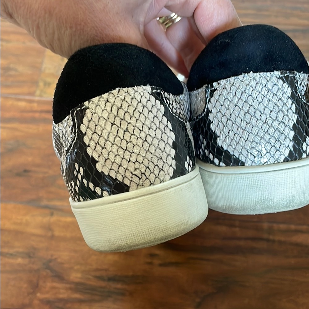 Naturalizer Leather Black and White Snake Pattern Sneakers- 7.5M EUC! - Picture 4 of 9